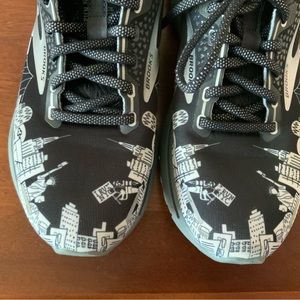 Woman’s Brooks sneakers